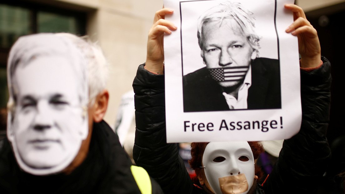 Padre de Assange: EE.UU. abusa de los sistemas judiciales de otros países para atacar a sus enemigos