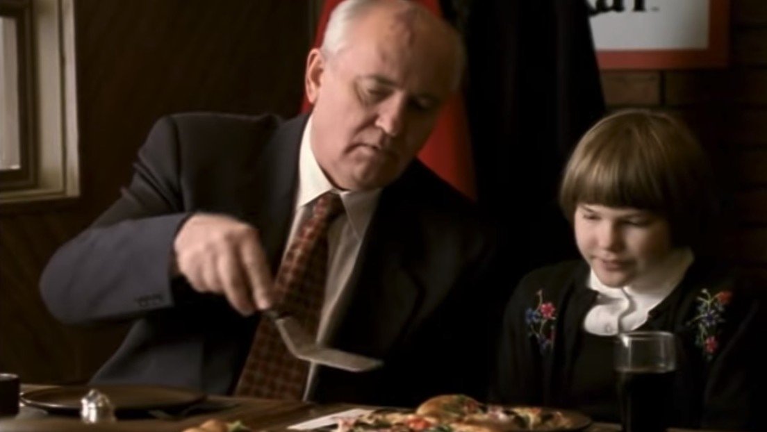 Por qué Mijaíl Gorbachov protagonizó un anuncio de Pizza Hut tras el colapso de la URSS
