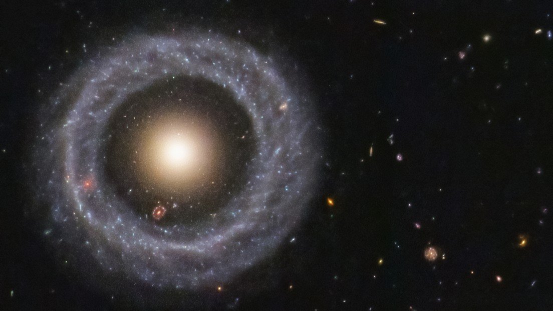 El objeto cósmico que nadie puede explicar: una galaxia dentro de una galaxia dentro de una galaxia (IMAGEN)
