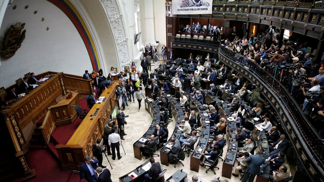 La Contraloría venezolana podría inhabilitar a diputados opositores inmersos en escándalos de corrupción