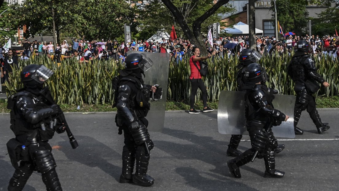 VIDEOS: La Policía de Colombia reprime con lacrimógenos y aturdidoras a manifestantes en un concierto pacífico