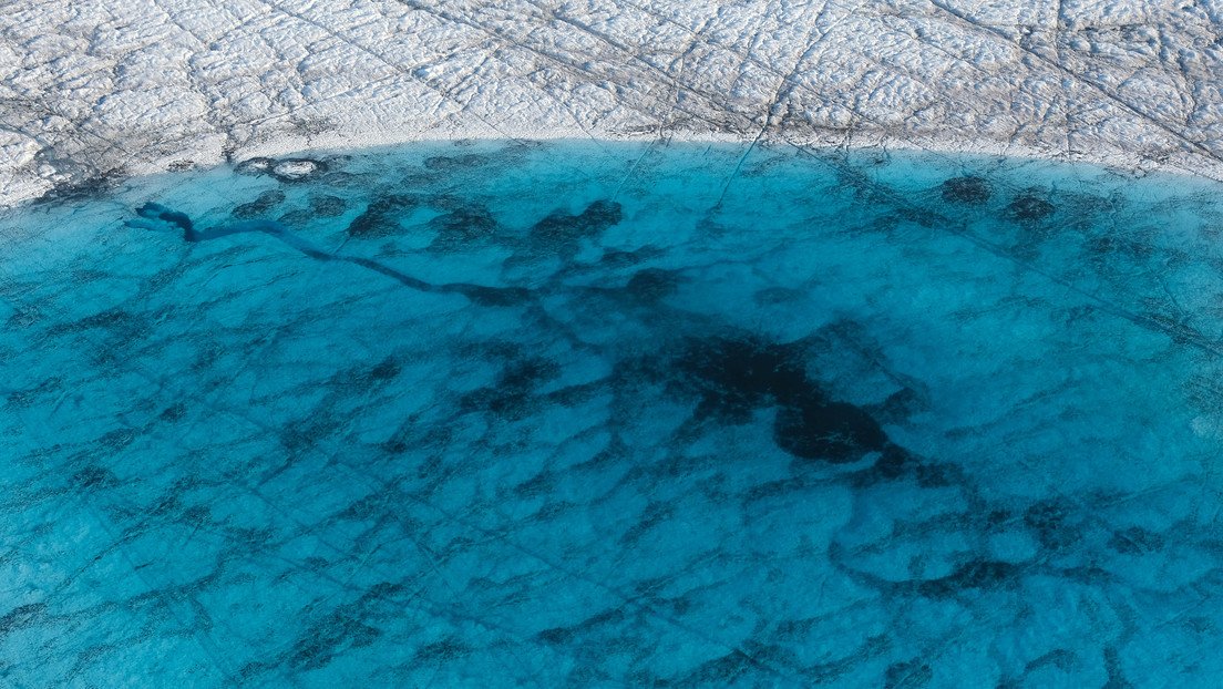 VIDEO: Un 'timelapse' muestra cómo millones de litros de agua desaparecen en pocas horas de un lago en Groenlandia