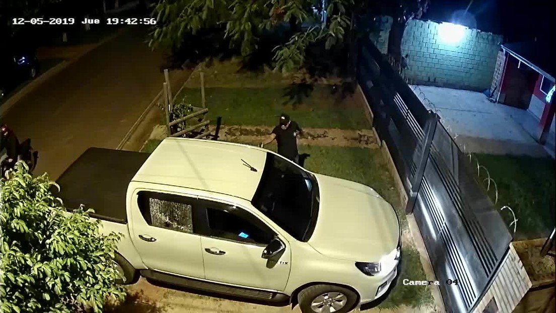 VIDEO: Momento en que 2 sicarios matan a tiros a un exjuez paraguayo en la puerta de su casa