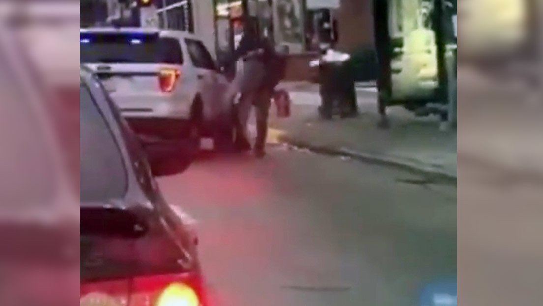 VIDEO: Investigan a un policía de Chicago por golpear contra el suelo a un hombre durante su arresto empleando una maniobra de MMA