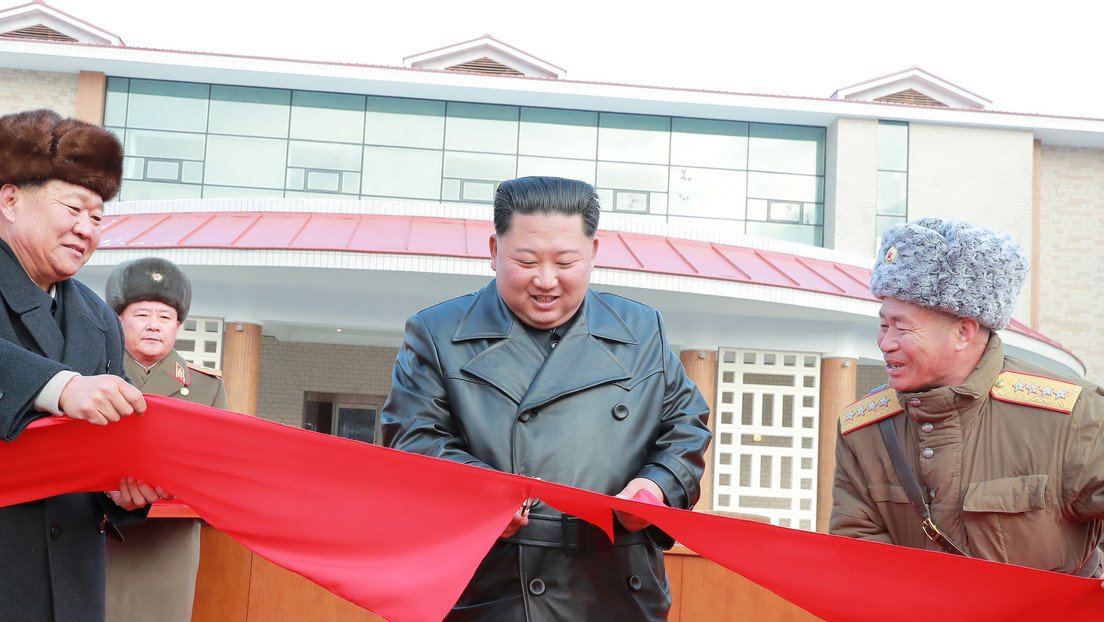Kim Jong-un inaugura un "balneario similar a una ciudad" con fuentes termales ideado por sus padre y abuelo