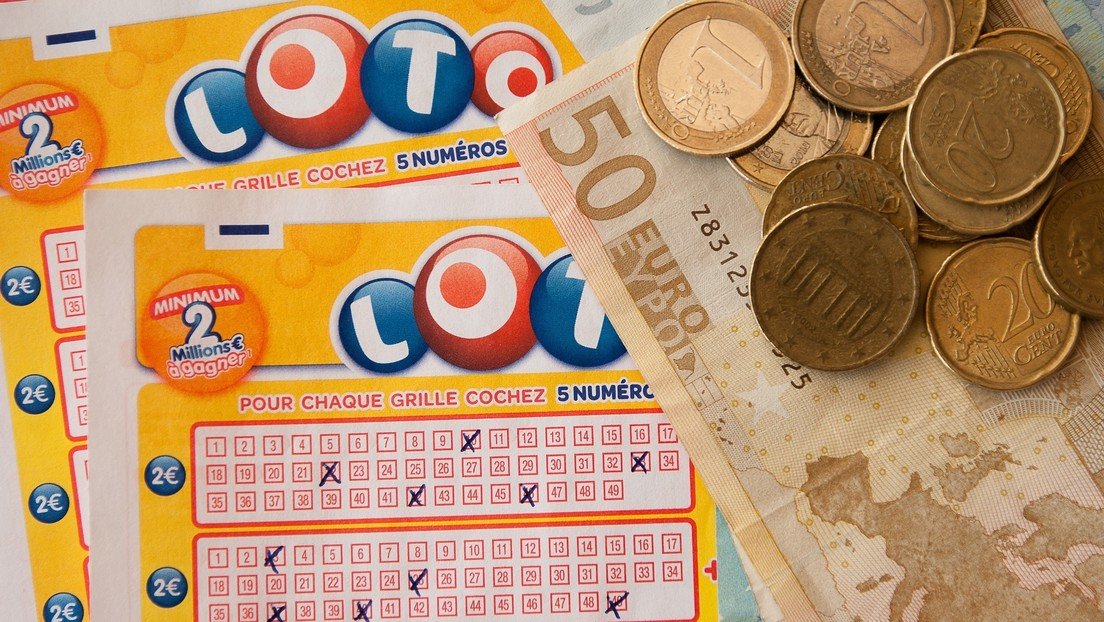 Una mujer descubre por Facebook que ganó 5 millones de dólares en la lotería
