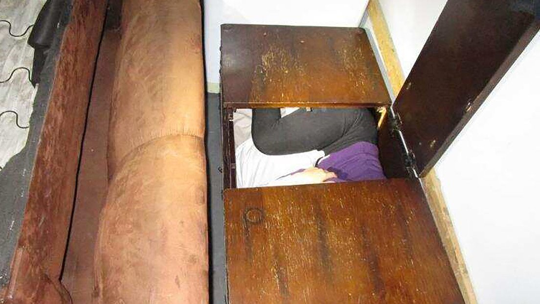 Hallan a 11 chinos ocultos en escondrijos de muebles y electrodomésticos para entrar a EE.UU. (FOTOS)