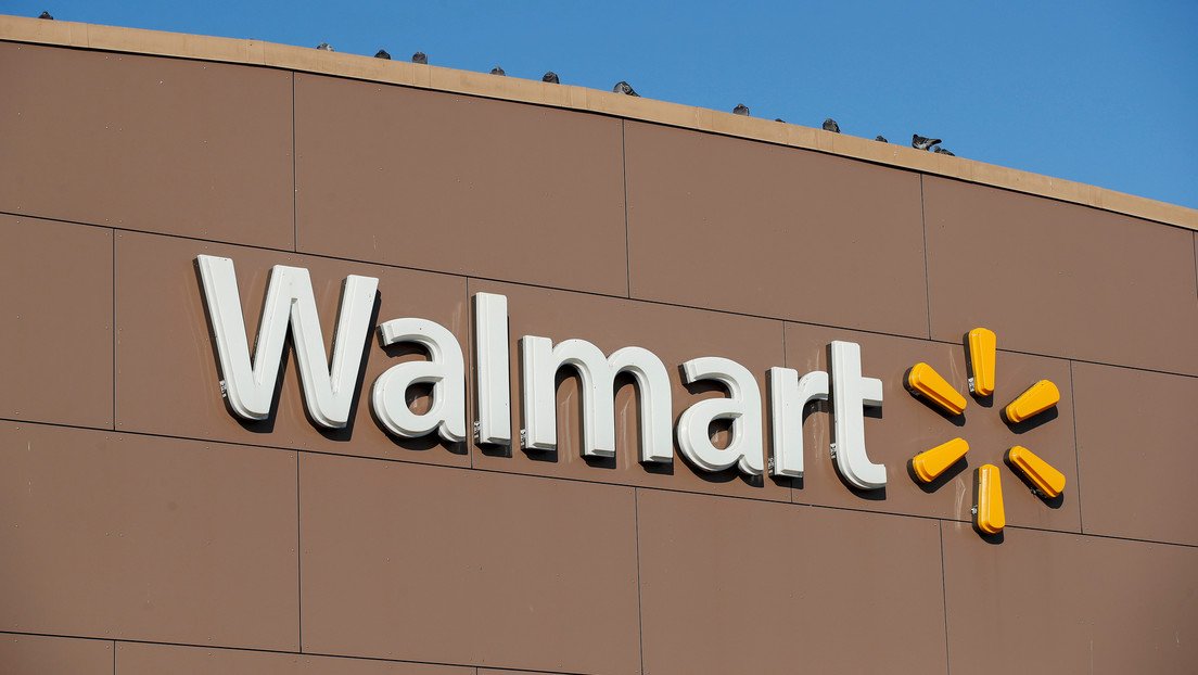Colombia demandará a Walmart por vincular al país con la cocaína en la promoción de un suéter de Papá Noel