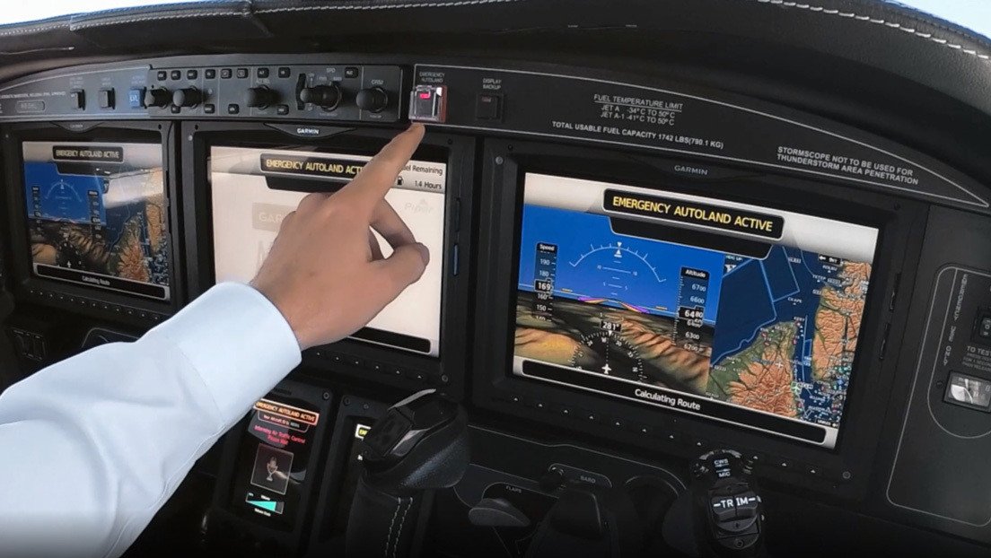 Desarrollan un botón que permite a un pasajero aterrizar el avión