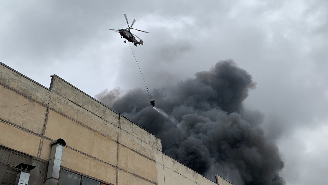 Se declara un gran incendio en un almacén de telas en Moscú (VIDEOS)