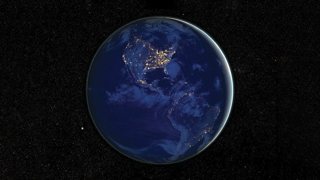 La NASA muestra cómo se ve América de noche desde el espacio iluminada por las luces de sus ciudades