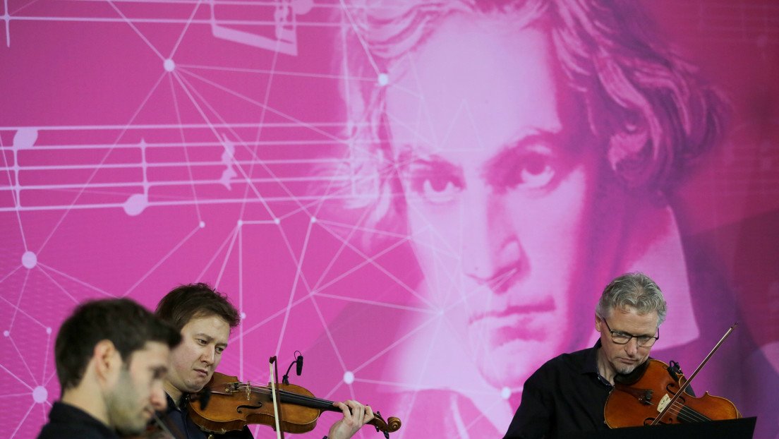 Inteligencia artificial pretende completar la sinfonía inconclusa de Beethoven (VIDEO)