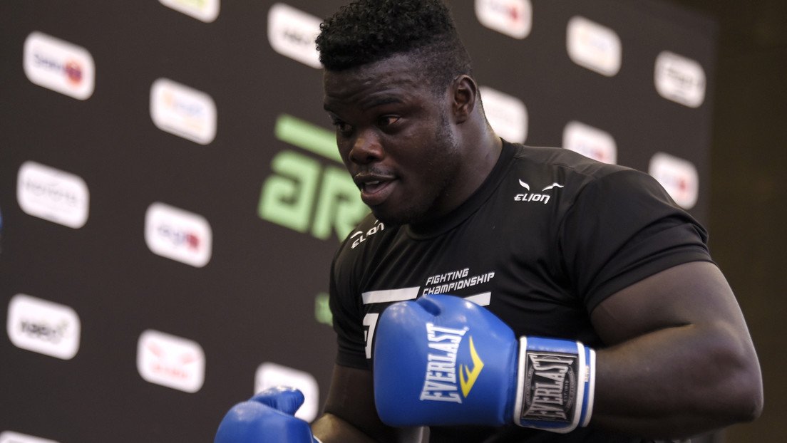 El 'Hulk' senegalés Oumar Kane arrasa en su debut en la MMA (VIDEOS)