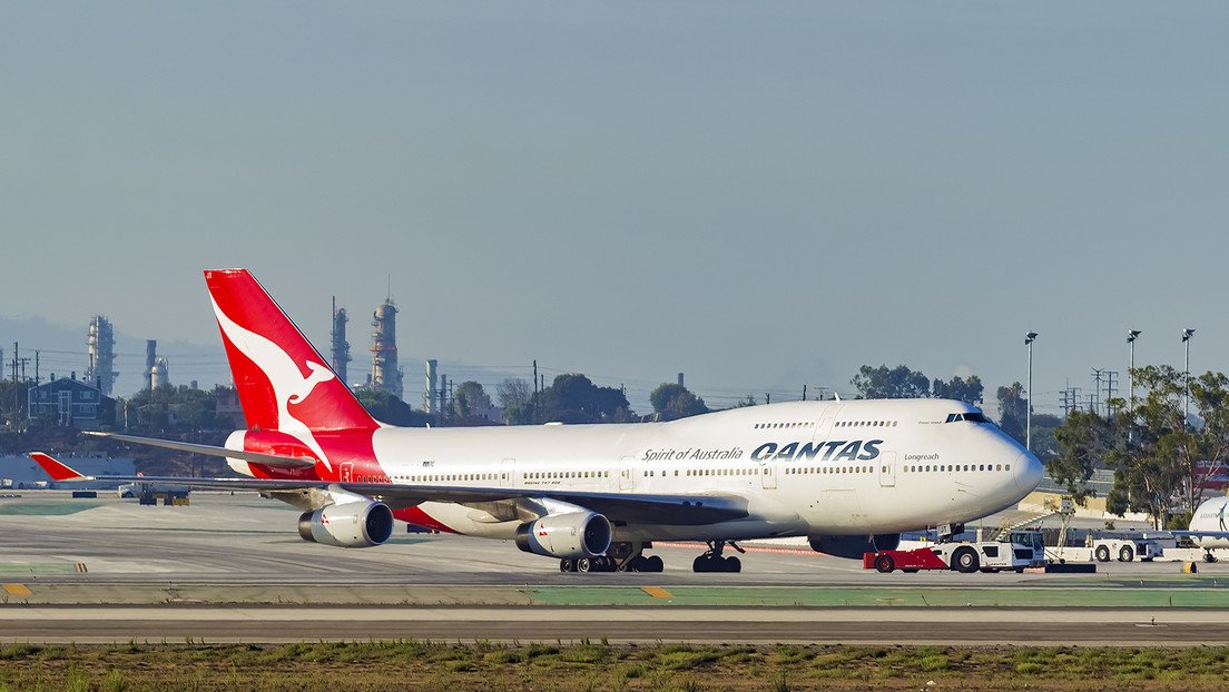 VIDEOS: Evacúan a 271 pasajeros de Qantas Airlines por toboganes de emergencia debido a un "problema hidráulico"