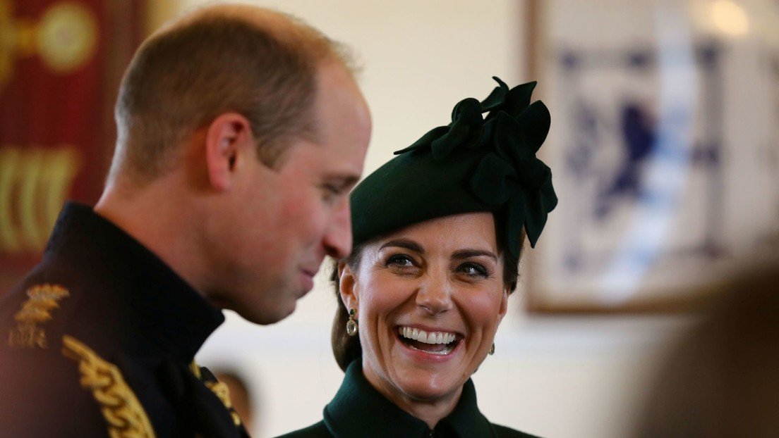 VIDEO: Guillermo de Inglaterra trata de manifestar su cariño a Kate Middleton, pero acaba protagonizando un momento incómodo