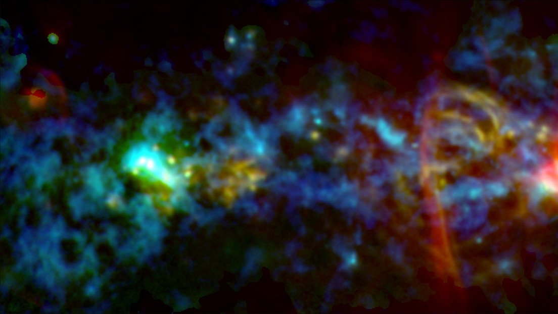La NASA muestra el "bastón de caramelo" cósmico que hay en el centro de la Vía Láctea