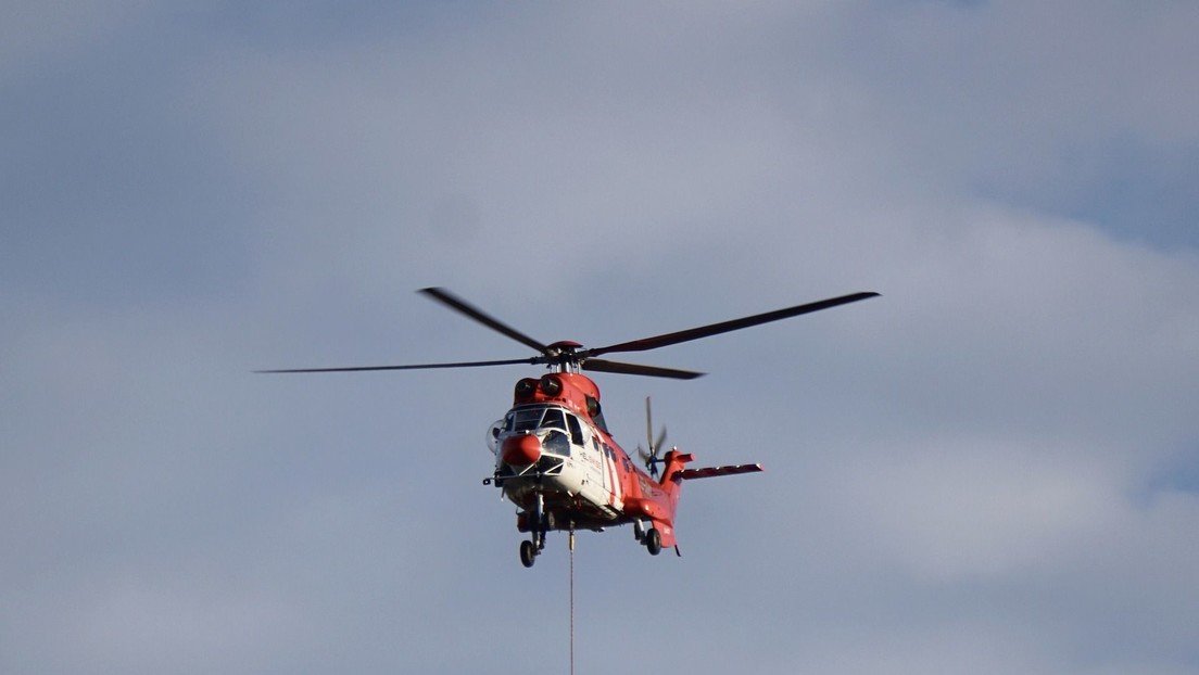 VIDEO: Arrojan un todoterreno de lujo desde un helicóptero para pagar una insólita apuesta