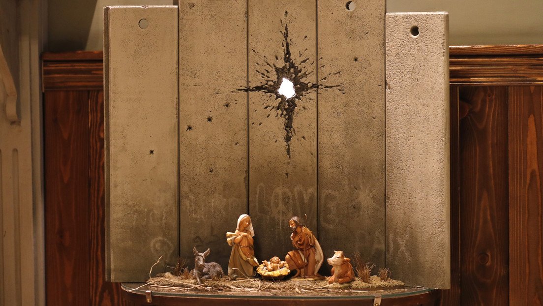 'La cicatriz de Belén': Banksy estrena su nueva obra, el nacimiento de Jesús 'marcado' por el impacto de un proyectil
