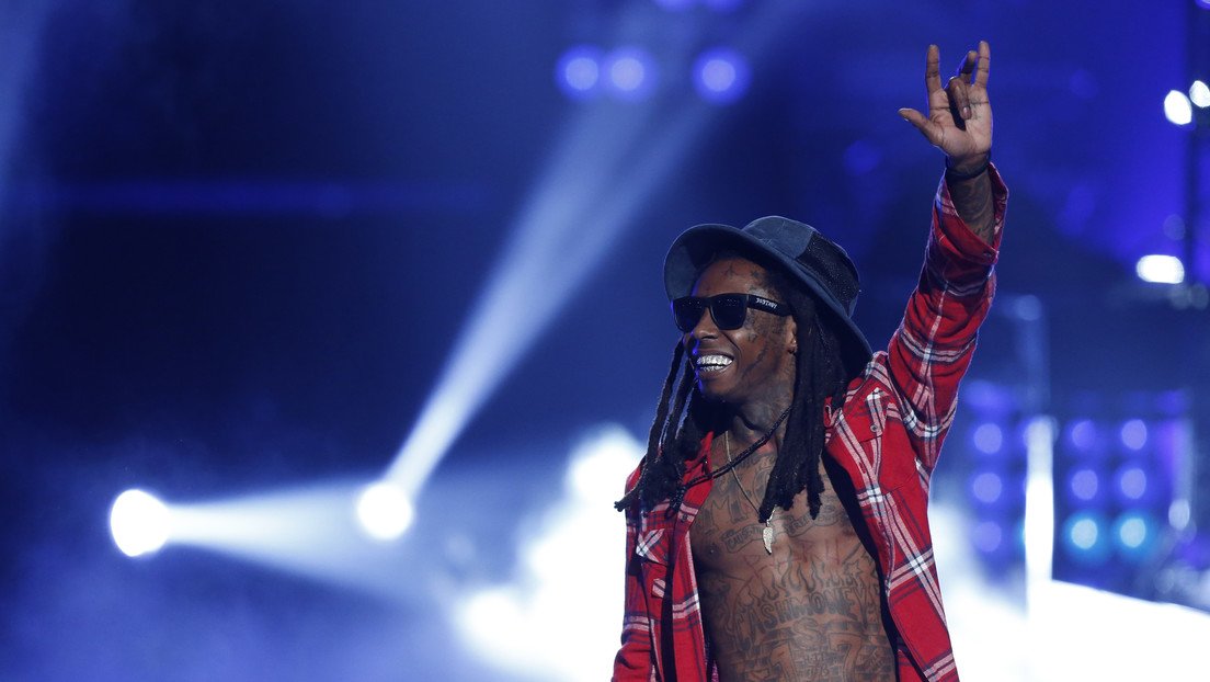 Agentes federales de EE.UU. detienen el avión del rapero Lil Wayne tras aterrizar en Miami