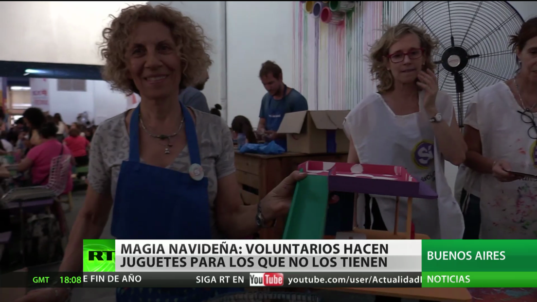 Magia navideña en Argentina: Voluntarios hacen juguetes para los que no los tienen