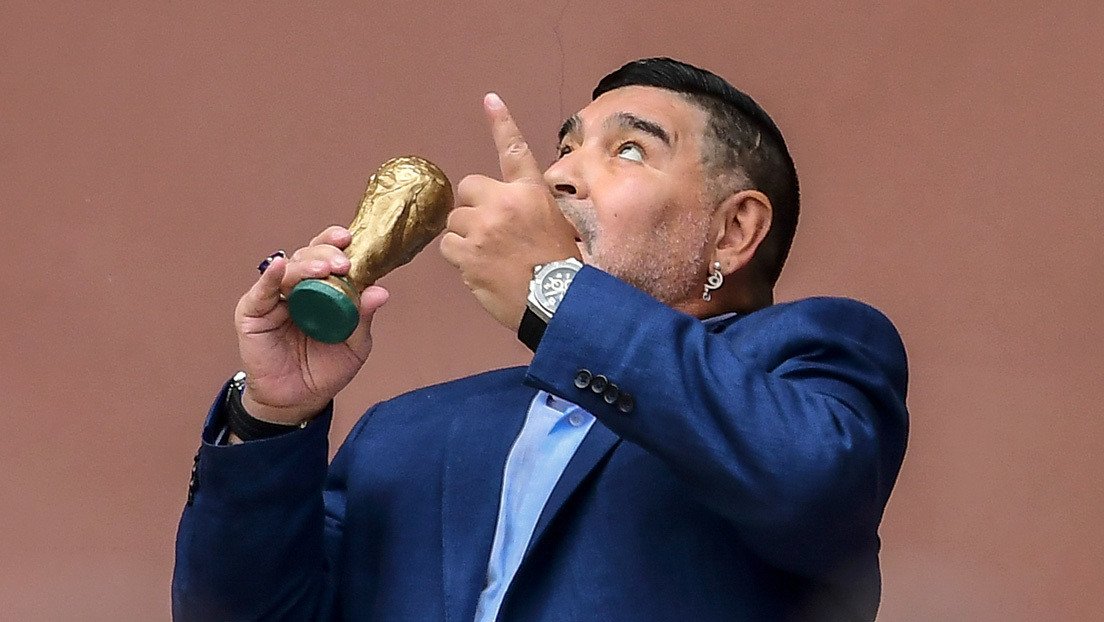 Maradona visita a Alberto Fernández y rememora el saludo del campeonato mundial desde el balcón de la Casa Rosada