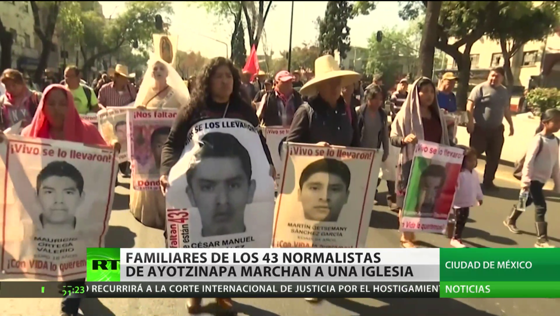 México: Familiares de los 43 normalistas de Ayotzinapa marchan a la Basílica de Guadalupe