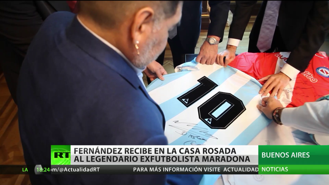 Alberto Fernández recibe a Maradona en la Casa Rosada