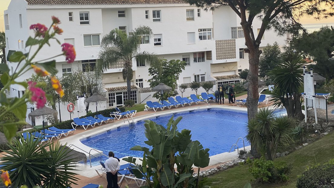 Mujer asegura que algo falló en la piscina del hotel español donde se ahogaron su esposo y dos hijos