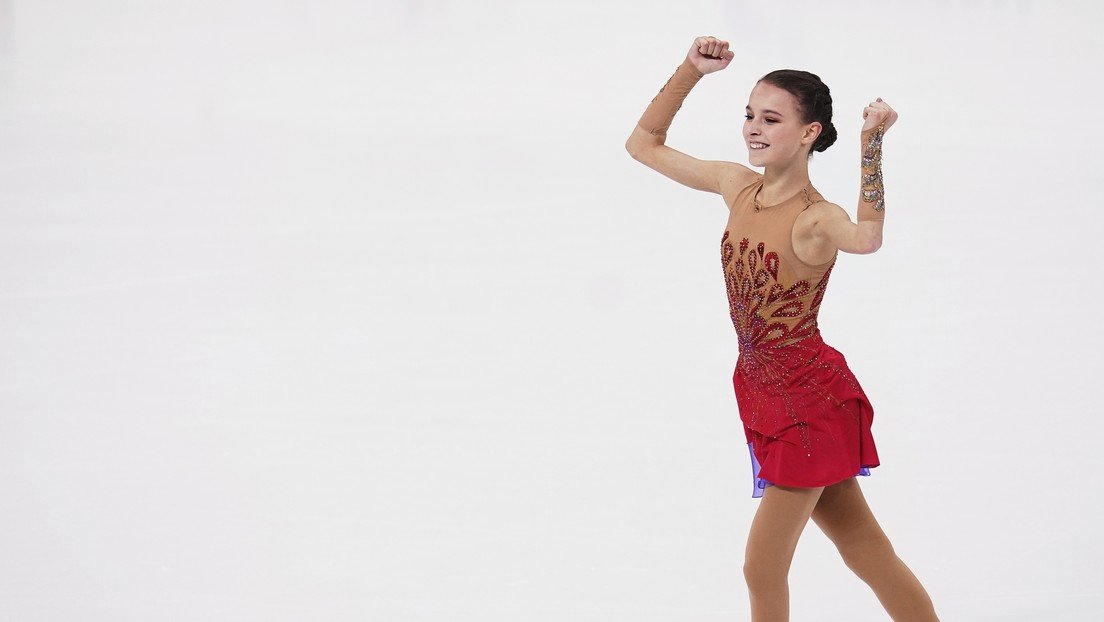 VIDEO: Una patinadora de 15 años gana el campeonato de Rusia con vertiginosos cuádruples