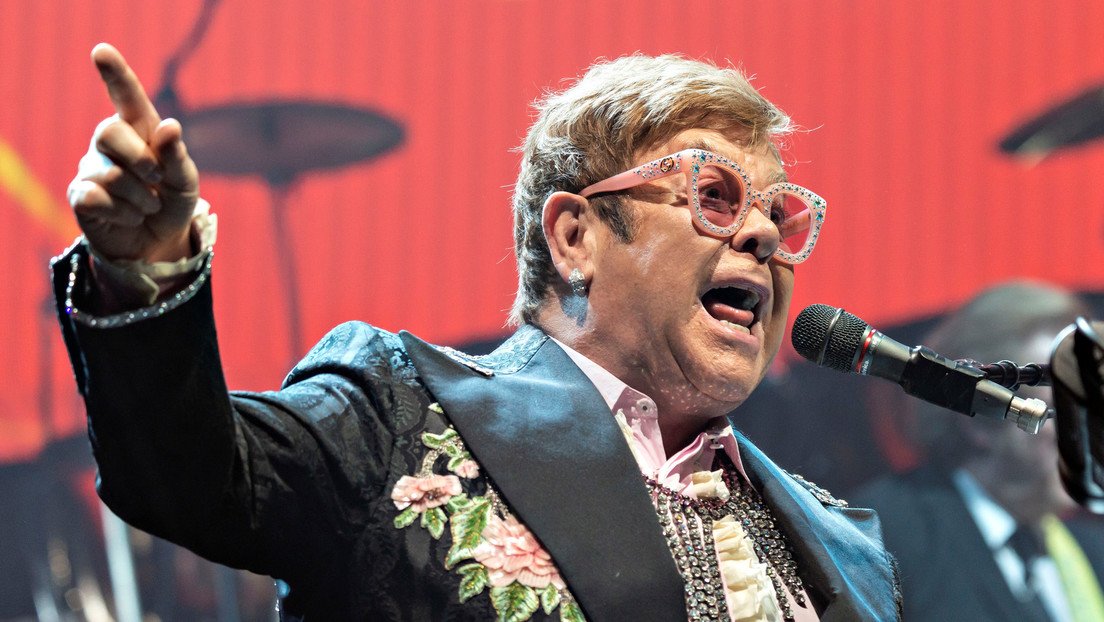El Gobierno británico publica por error las direcciones de Elton John, Olivia Newton-John y más de mil galardonados con honores