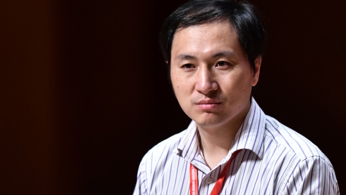 Condenan a tres años de prisión al científico chino que creó los primeros bebés 'editados genéticamente'