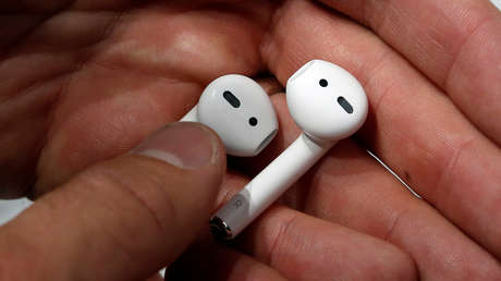 Sacan a la venta una correa antipérdida para AirPods y la idea acaba tachada de absurda