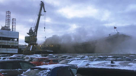 Fuerte incendio en el portaviones ruso Admiral Kuznetsov (VIDEO)
