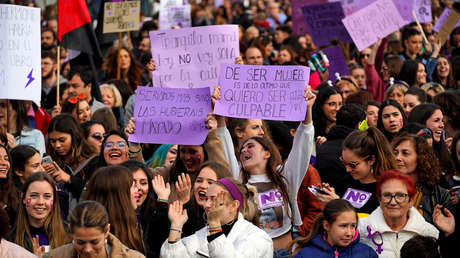 Sacerdote gallego llama "cerdas" y "violadoras" a las feministas y después se disculpa por haberlo dicho "en caliente"