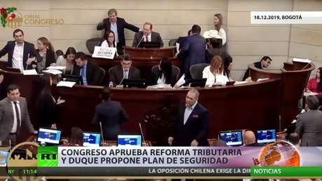 Aprueban en Colombia la controvertida reforma tributaria tras un mes de descontento social