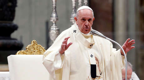 El papa Francisco reprende a los niños que usan sus teléfonos inteligentes mientras comen con su familia