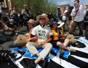 Culpan a ley de Arizona por casos de depresión