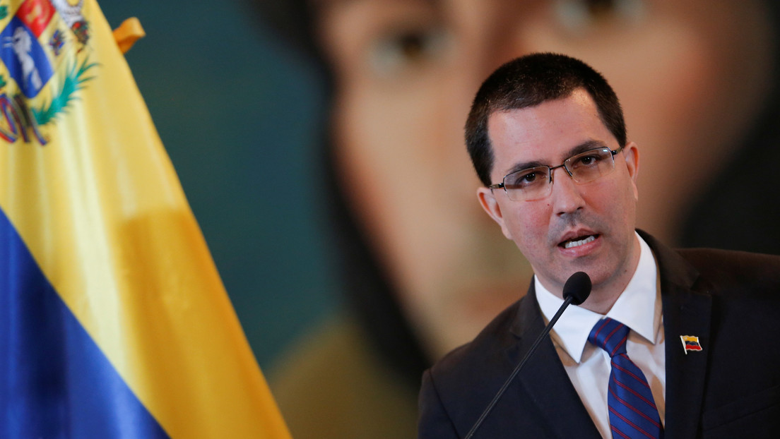 Arreaza rechaza el "guión falso e injerencista" de EE.UU. contra las instituciones venezolanas
