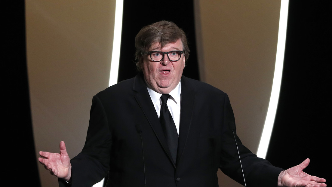 Michael Moore ofrece asistencia personal a Irán para "arreglar esto pacíficamente"