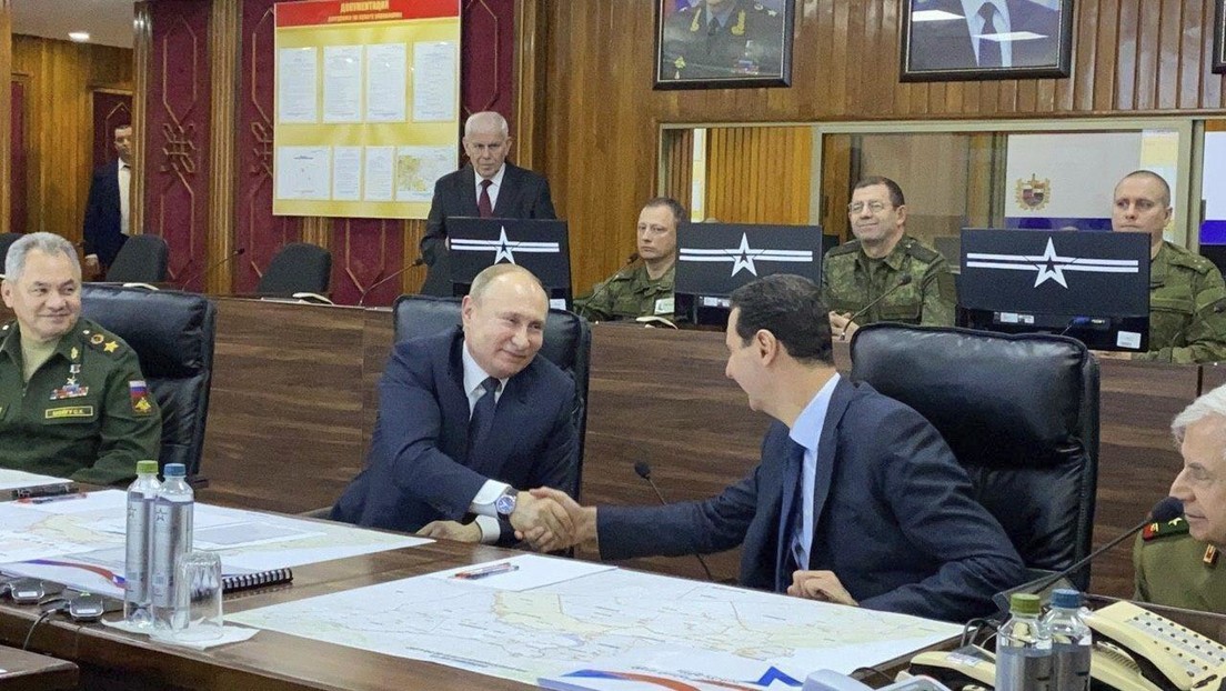 "Se ven señales claras del restablecimiento de la paz": Putin llega a Damasco y conversa con Al Assad