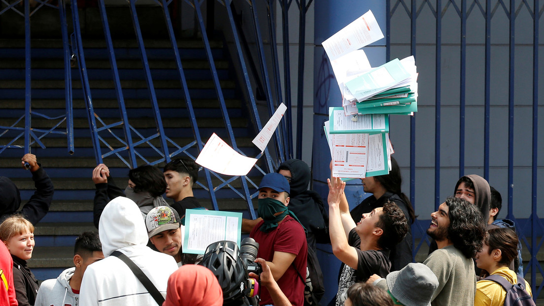 El Gobierno chileno anuncia querellas contra los responsables de los disturbios que impidieron celebrar las pruebas de acceso a la universidad