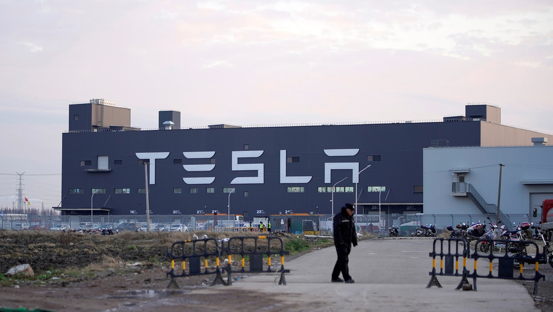 Tesla se convierte en el fabricante de autos más valioso de la historia de EE.UU.