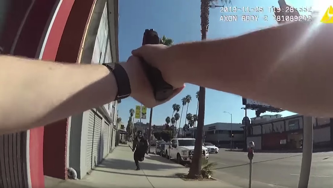 Un hombre armado con un machete es abatido por la Policía de EE.UU. mientras perseguía a un oficial