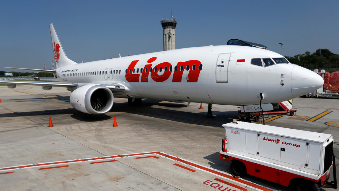 En Boeing llamaron "idiotas" a los pilotos de Lion Air por pedir entrenamiento para los 737 MAX y un año después uno de sus aviones se estrelló
