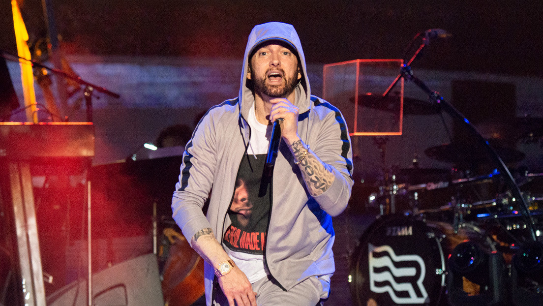 Eminem lanza por sorpresa un disco y su primer video muestra imágenes de un mortífero tiroteo en Las Vegas