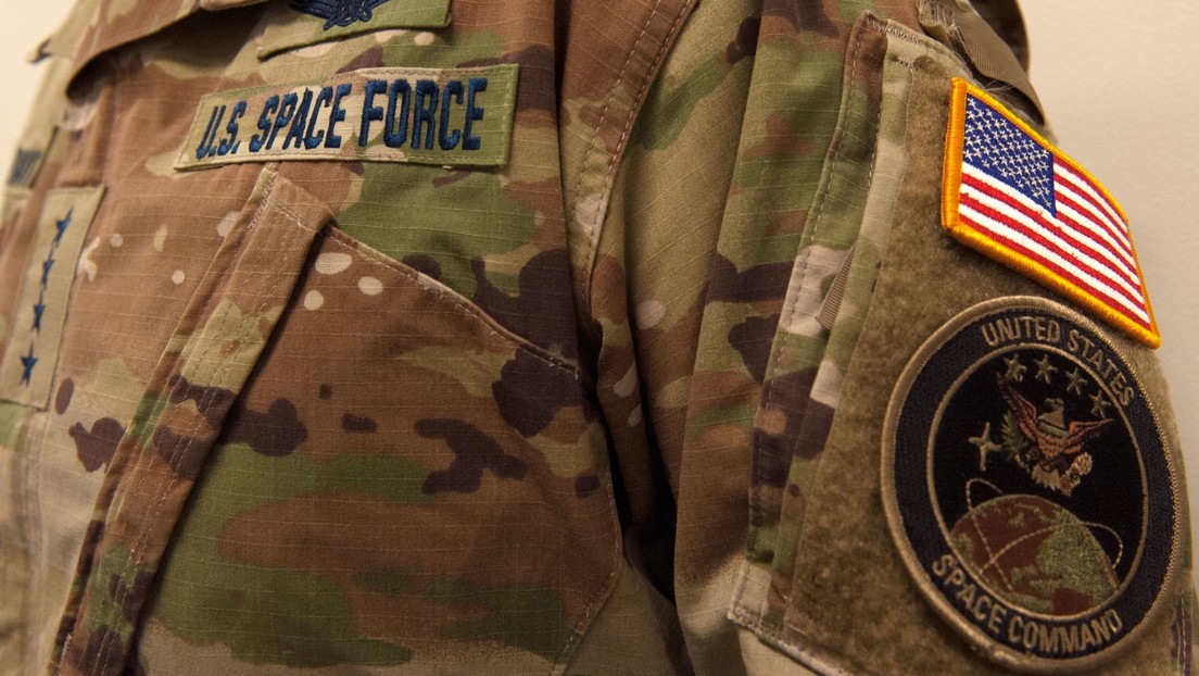 La Fuerza Espacial de EE.UU. presenta su uniforme de camuflaje y las redes explotan de risa