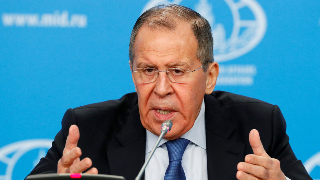 Lavrov: "En el amplio plan de arreglo del conflicto libio se destaca la necesidad de un alto el fuego sostenible"