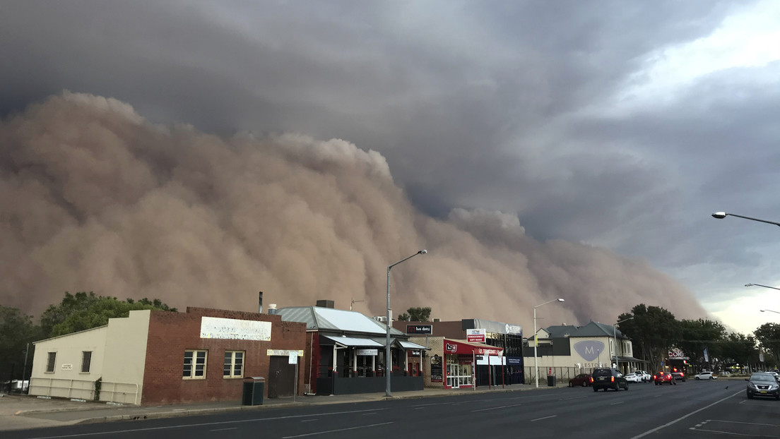 FOTOS: Enormes tormentas de polvo sumergen en la oscuridad partes de Australia mientras la capital del país se cubre de granizo