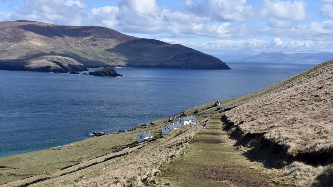 Una remota isla de Irlanda busca dos personas dispuestas a mudarse con todo pagado para trabajar allí (pero hay un problema)