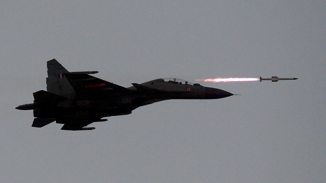 La India incorpora su primera escuadrilla de cazas Su-30MKI con misiles supersónicos (VIDEO)